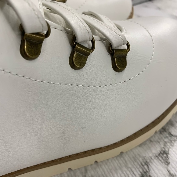 NWOT Mia White Combat Faux Fur Cuff Boots - Picture 10 of 10